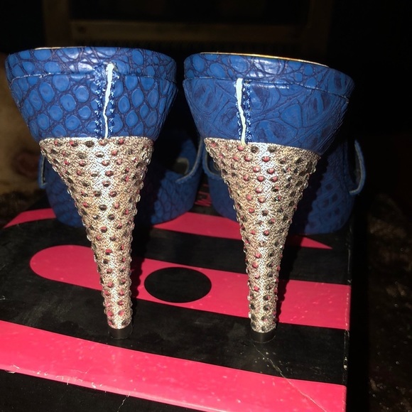 𝅺Micheal Antonio  10 royal Blue  platform slides with bling NIB - Picture 6 of 16
